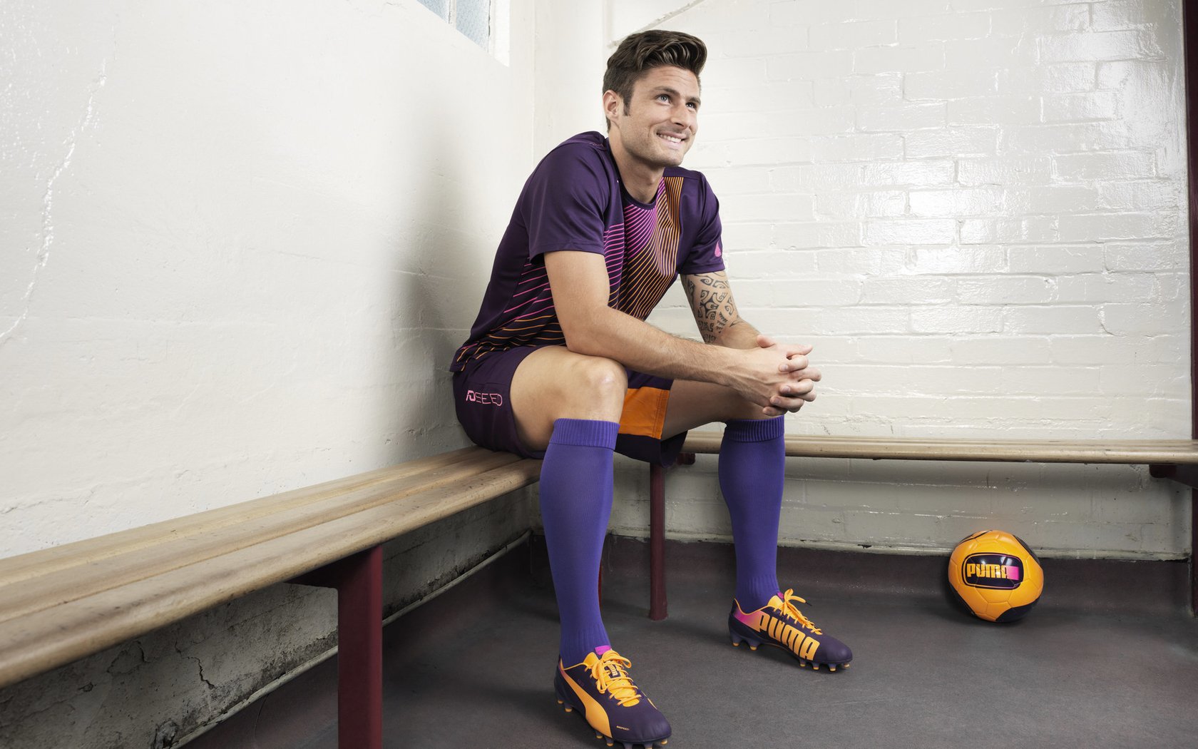 “足球+文化+旅游”融合模式带动行业跨界转型,行业潜力巨大,足球文化产业